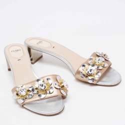 مملوكة مسبقًا صندل سلايد فندي فلاور لاند جلد برونزي مزخرف كعب مربع سميك مقاس 40