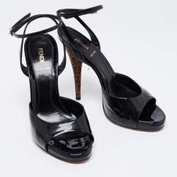 مملوكة مسبقًا صندل فندي جلد لامع أسود كعب زوكينو مقدمة مفتوحة سير كاحل مقاس 39