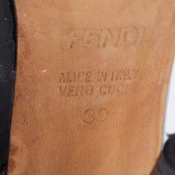 مملوكة مسبقًا صندل فندي جلد لامع أسود كعب زوكينو مقدمة مفتوحة سير كاحل مقاس 39