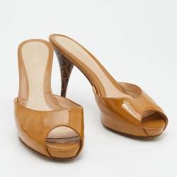 Pre Owned Fendi Beige Patent Leather FF Logo Heel Platform Slide Sandals Size 40