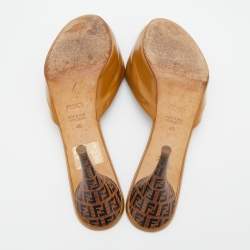 Pre Owned Fendi Beige Patent Leather FF Logo Heel Platform Slide Sandals Size 40