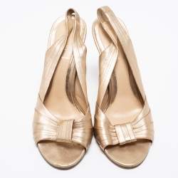 مملوكة مسبقًا Fendi Rose Gold Pleated Leather Slingback Sandals Size 37.5