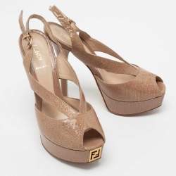 مملوكة مسبقًا صندل فندي فنديستا جلد مجعد بني فاتح بحزام خلفي للكاحل نعل سميك مقدمة مفتوحة مقاس 38