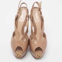 مملوكة مسبقًا صندل فندي فنديستا جلد مجعد بني فاتح بحزام خلفي للكاحل نعل سميك مقدمة مفتوحة مقاس 38