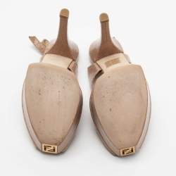 مملوكة مسبقًا صندل فندي فنديستا جلد مجعد بني فاتح بحزام خلفي للكاحل نعل سميك مقدمة مفتوحة مقاس 38