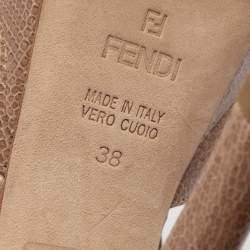 مملوكة مسبقًا صندل فندي فنديستا جلد مجعد بني فاتح بحزام خلفي للكاحل نعل سميك مقدمة مفتوحة مقاس 38