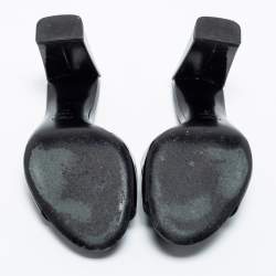 مملوكة مسبقًا صندل سلايد فندي جلد أسود لامع بشعار ماركة مقاس 37