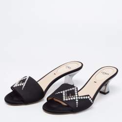 Pre Owned صندل سلايد فندي ساتان أسود مزخرف كريستال مقاس 34