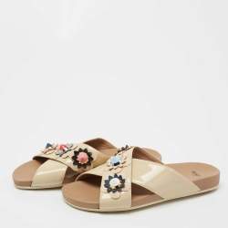 Pre Owned Fendi Beige Patent Leather Flowerland Stud Embellished Slide Sandals Size 39