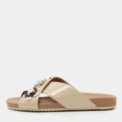 Pre Owned Fendi Beige Patent Leather Flowerland Stud Embellished Slide Sandals Size 39