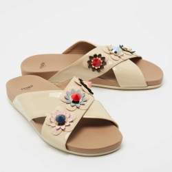 Pre Owned Fendi Beige Patent Leather Flowerland Stud Embellished Slide Sandals Size 39