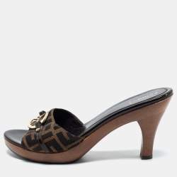 مملوكة مسبقًا Fendi Brown Zucca Canvas And Patent Leather Slide Sandals Size 40