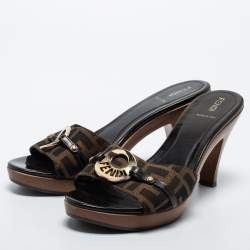 مملوكة مسبقًا Fendi Brown Zucca Canvas And Patent Leather Slide Sandals Size 40