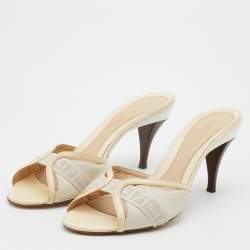 مملوكة مسبقًا Fendi Beige Zucca Fabric and Patent Leather Open Toe Slide Sandals Size 40
