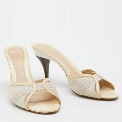مملوكة مسبقًا Fendi Beige Zucca Fabric and Patent Leather Open Toe Slide Sandals Size 40