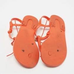 Pre Owned Fendi Orange Rubber Logo Charm Sunny Thong Flat Sandals Size 40