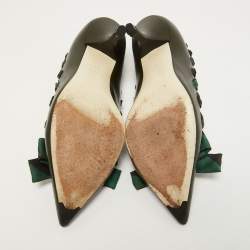 Pre Owned Fendi Two Tone Leather and Woven Fabric Bow Pointed Toe Pumps Size 39