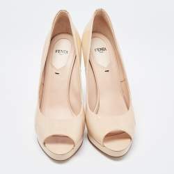 مملوكة مسبقًا Fendi Beige Patent Leather Peep Toe Pumps Size 39
