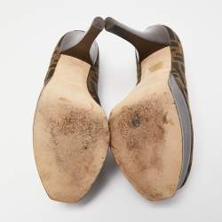 مملوكة مسبقًا Fendi Brown Zucca Canvas Fendista Platform Pumps Size 38.5