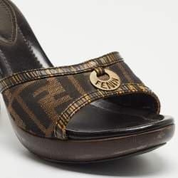 Pre Owned Fendi Brown Zucca Canvas And Leather Slide Sandals Size 39