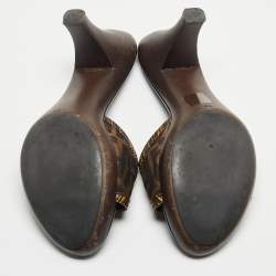 Pre Owned Fendi Brown Zucca Canvas And Leather Slide Sandals Size 39