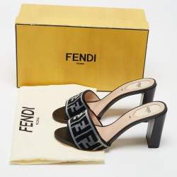 مملوكة مسبقًا Fendi Black/Grey Zucca Velvet Open Toe Slide Sandals Size 38.5