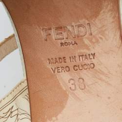 مملوكة مسبقًا صندل فندي جلد ثلاثي اللون مقدمة مفتوحة كعب سميك سير كاحل مقاس 38