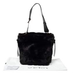 مملوكة مسبقًا حقيبة فورلا "كاوس" باكيت فرو صناعي أسود 