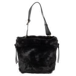 مملوكة مسبقًا حقيبة فورلا "كاوس" باكيت فرو صناعي أسود 