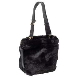 مملوكة مسبقًا حقيبة فورلا "كاوس" باكيت فرو صناعي أسود 