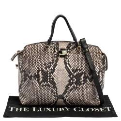 مملوكة مسبقًا حقيبة ساتشل فورلا بيبر كيرتيلا صغيرة جلد نقش ثعبان رمادي- أسود