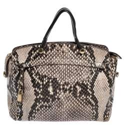 مملوكة مسبقًا حقيبة ساتشل فورلا بيبر كيرتيلا صغيرة جلد نقش ثعبان رمادي- أسود