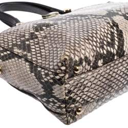 مملوكة مسبقًا حقيبة ساتشل فورلا بيبر كيرتيلا صغيرة جلد نقش ثعبان رمادي- أسود