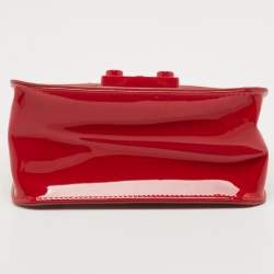 مملوكة مسبقًا Furla Red Patent Leather Mini Metropolis Crossbody Bag