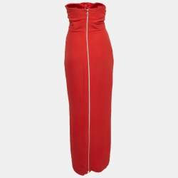 مملوكة مسبقًا فستان جياني فيرساتشي أحمر كريب سترابلس طويل مقاس صغير جداً.