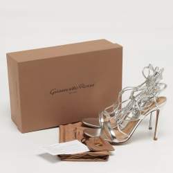 مملوكة مسبقًا Gianvito Rossi Giza Size 39.5 Silver Leather Ankle Wrap Sandals