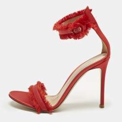 مملوكة مسبقًا Gianvito Rossi Portofino Size 38.5 Red Satin Fringed Ankle Strap Sandals
