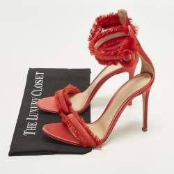مملوكة مسبقًا Gianvito Rossi Portofino Size 38.5 Red Satin Fringed Ankle Strap Sandals