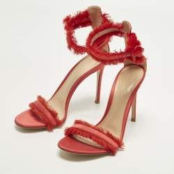 مملوكة مسبقًا Gianvito Rossi Portofino Size 38.5 Red Satin Fringed Ankle Strap Sandals