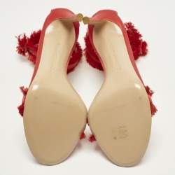 مملوكة مسبقًا Gianvito Rossi Portofino Size 38.5 Red Satin Fringed Ankle Strap Sandals
