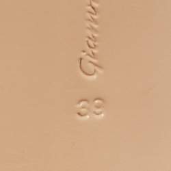 Pre Owned Gianvito Rossi Cream/Black Patent Leather and PVC Plexi Pumps Size 39