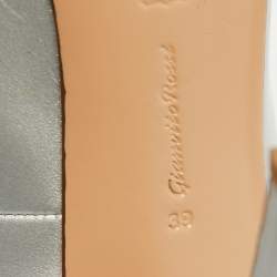 Pre Owned Gianvito Rossi Silver Leather Pointed Toe Pumps Size 39