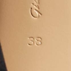 مملوكة مسبقًا حذاء كعب عالي جيانفيتو روسي جلد سويدي أسود وبلاستيك أنيس بسير عند الكاحل مقاس 38