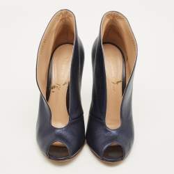 مملوكة مسبقًا Gianvito Rossi High Vamp Size 35.5 Navy Blue Leather Peep Toe Pumps