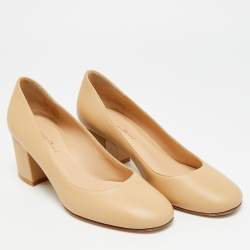Pre Owned Gianvito Rossi Size 36 Beige Leather  Round  Toe Pumps