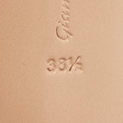 Pre Owned حذاء كعب عالي جيانفيتو روسي جلد أبيض مقاس 38.5