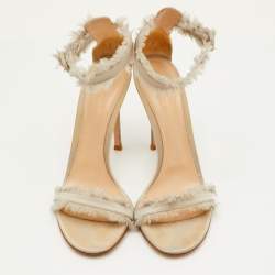 مملوكة مسبقًا Gianvito Rossi Caribe Size 39 Light Grey Satin Ankle Strap Sandals