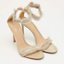 مملوكة مسبقًا Gianvito Rossi Caribe Size 39 Light Grey Satin Ankle Strap Sandals
