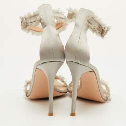 مملوكة مسبقًا Gianvito Rossi Caribe Size 39 Light Grey Satin Ankle Strap Sandals