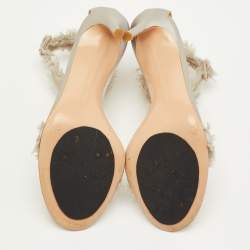 مملوكة مسبقًا Gianvito Rossi Caribe Size 39 Light Grey Satin Ankle Strap Sandals